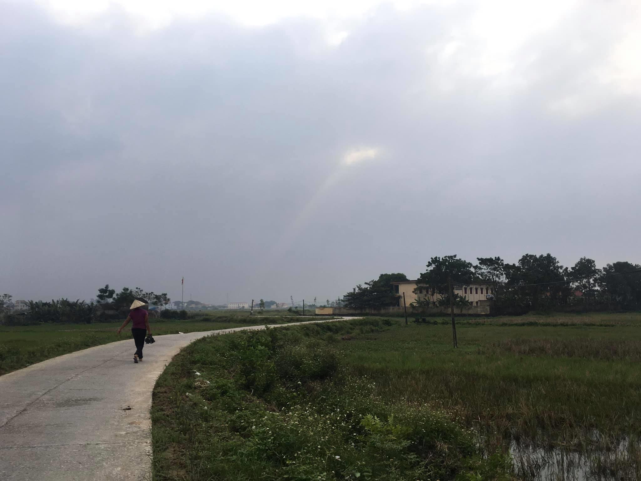 Anh về quê mình đó...